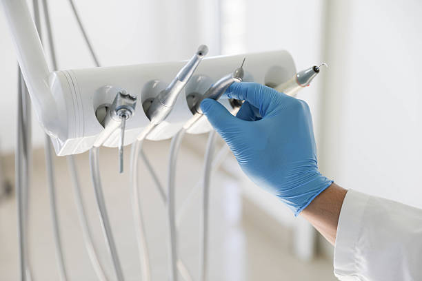 Professional Emergency Dentist technician working in Mountain View, HI